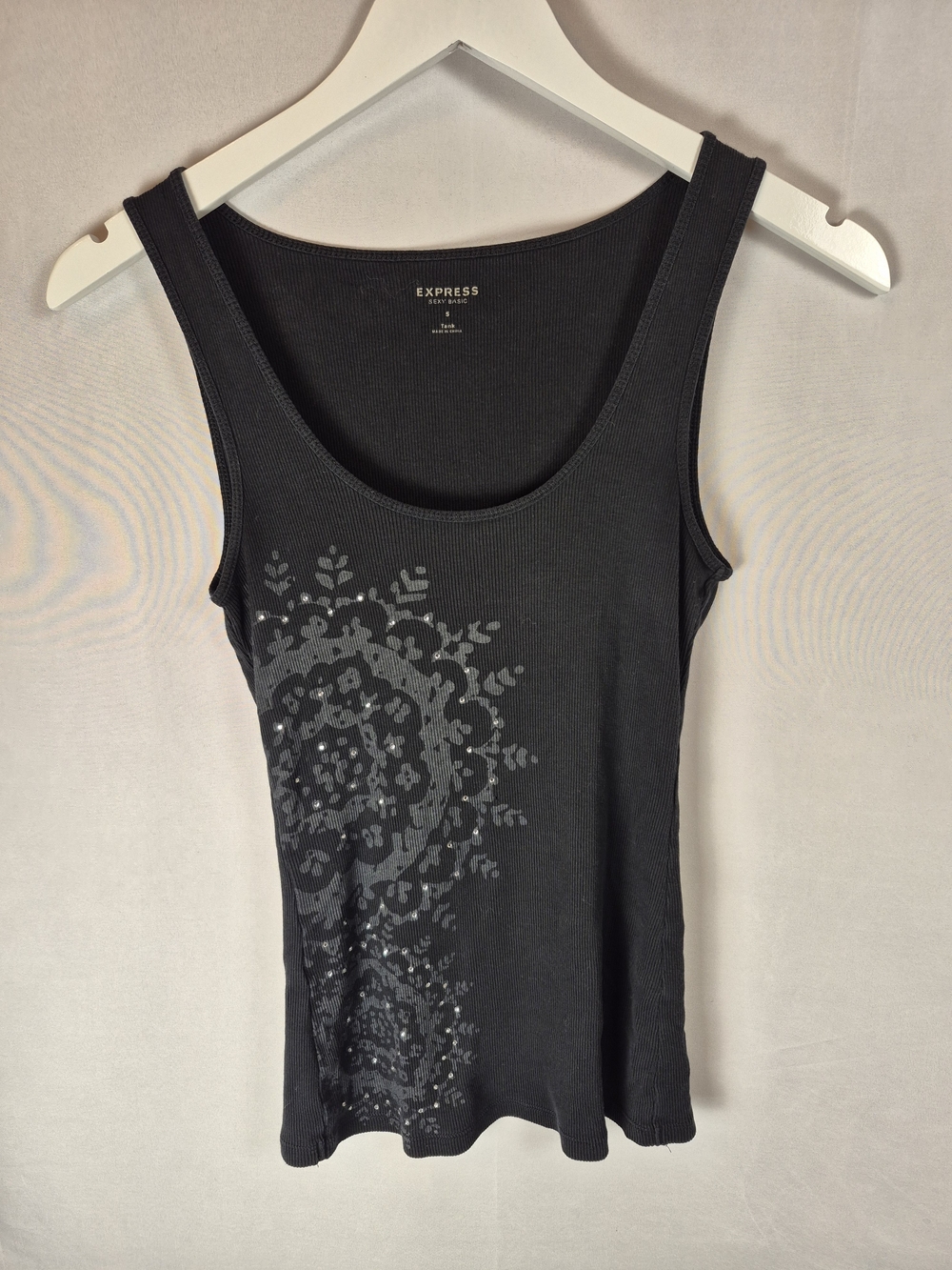 Express Black Scoop Neck Tank with Subtle Floral Medallion Size S